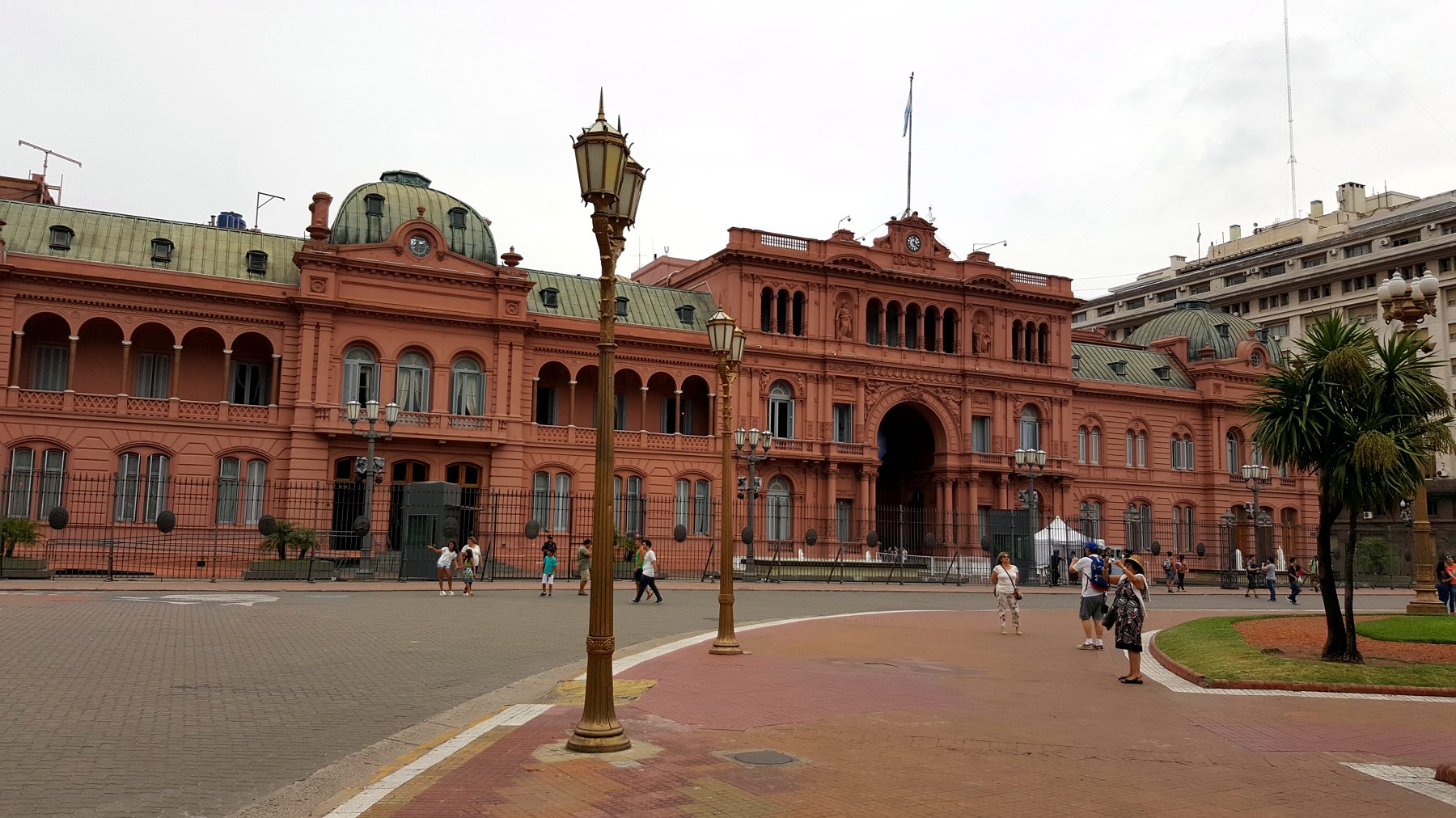 La Casa Rosada, le palais présidentiel, sur la Plaza de Mayo (photo : Pierrick Nonnis).