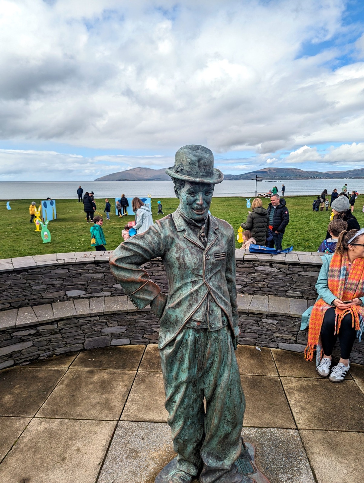 La statue de Charlie Chaplin sur le front de mer de Waterville (photo : Pierrick Nonnis).