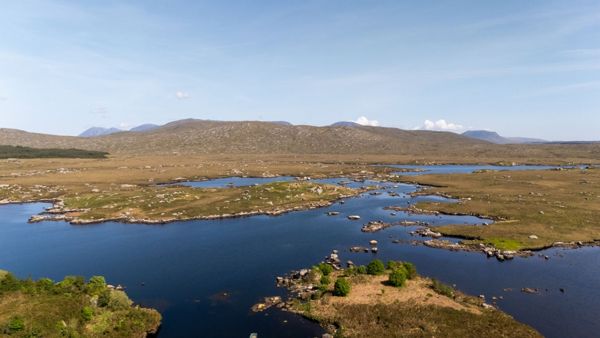 Les paysages sauvages du Connemara, sur la côte ouest de l'Irlande