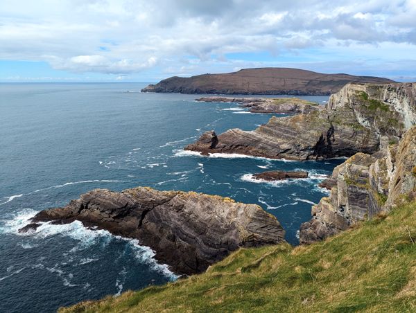 Les Kerry Cliffs face aux îles Skellig, sur l'Anneau du Kerry