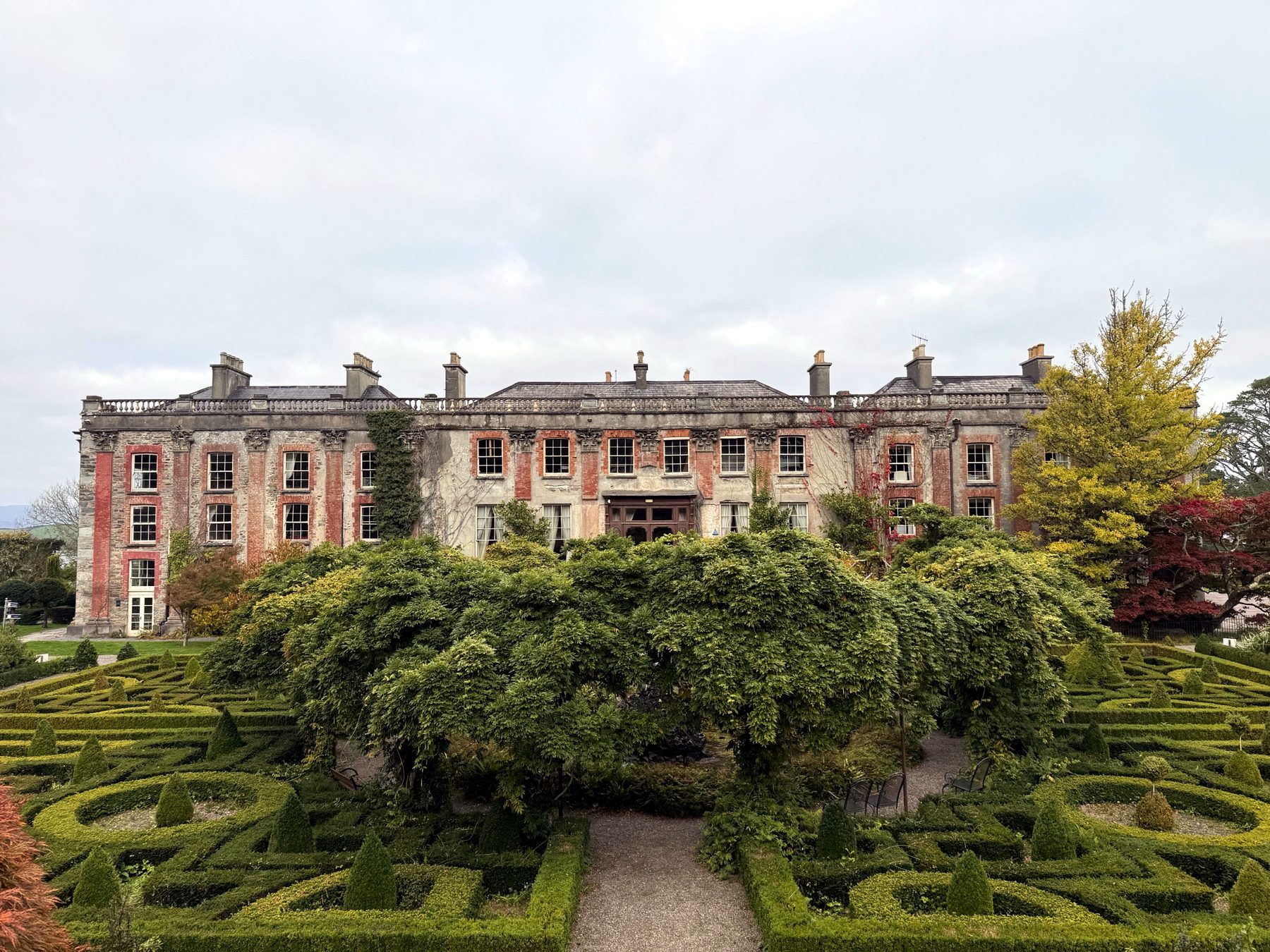 Bantry House et ses jardins en terrasses au-dessus de la baie (photo : Pierrick Nonnis).