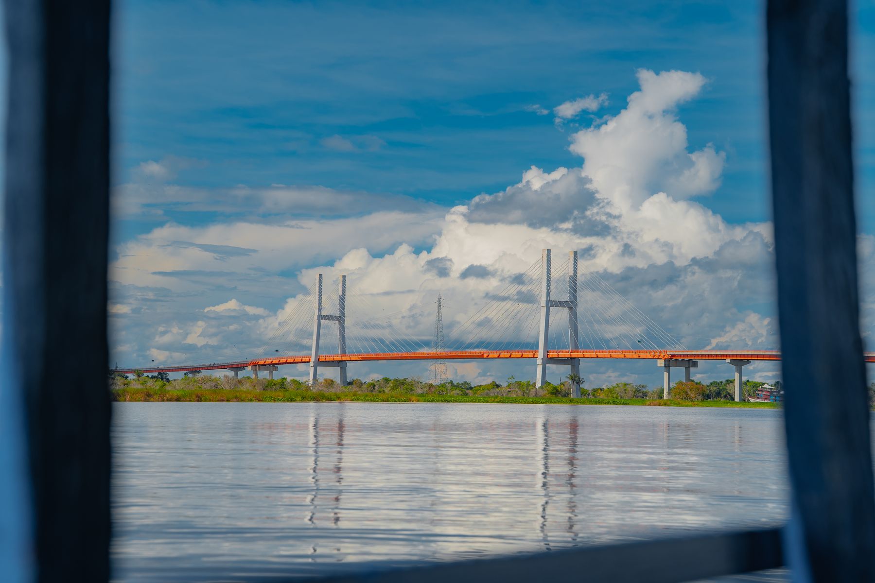 Les eaux sombres du Rio Negro et ocre du Solimões coulent côte à côte sans se mêler (photo : Pexels).