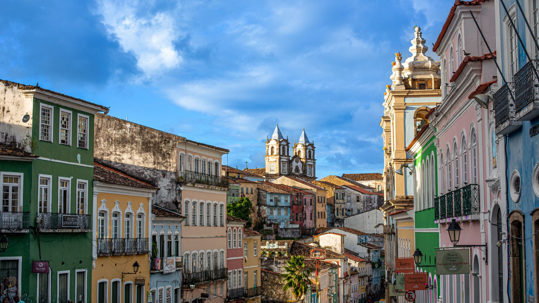 Les façades colorées du Pelourinho, coeur historique de Salvador de Bahia (photo : Pexels).