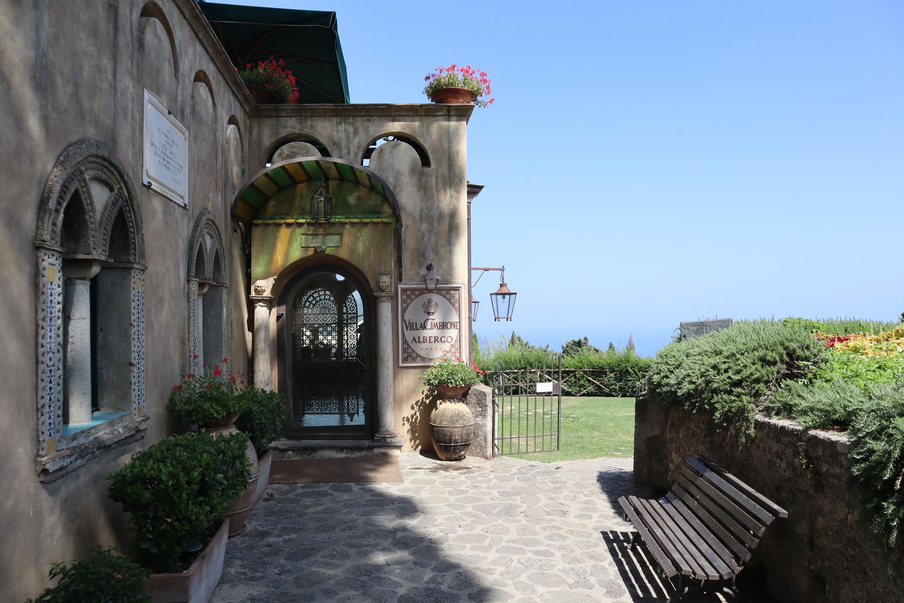 Les terrasses de la Villa Rufolo surplombant la mer à Ravello (photo : Pexels).