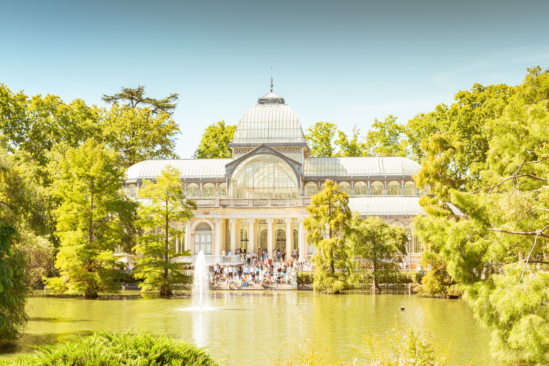Le parc du Retiro et son bassin, poumon vert de la capitale (photo : Pexels).