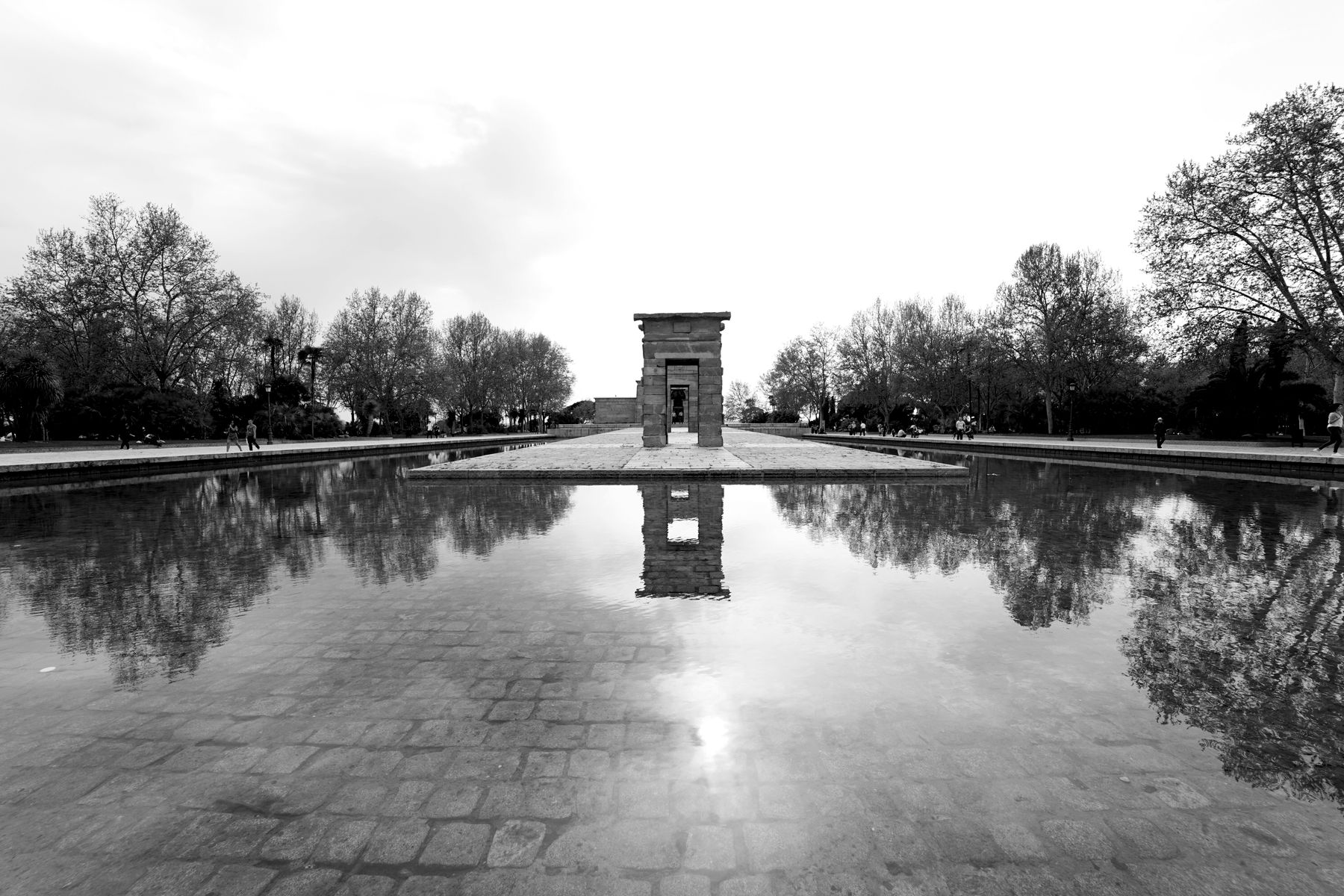 Le Temple de Debod, monument égyptien face au couchant madrilène (photo : Pexels).