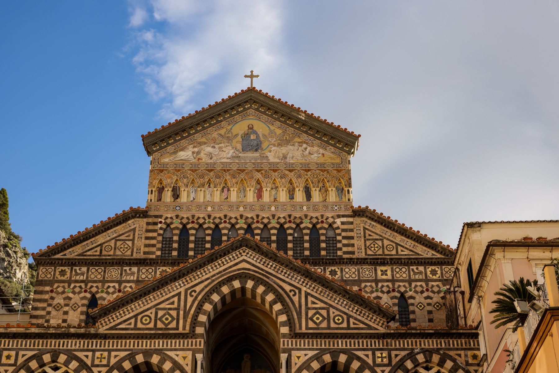 La cathédrale Sant'Andrea dominant la place d'Amalfi (photo : Pexels).