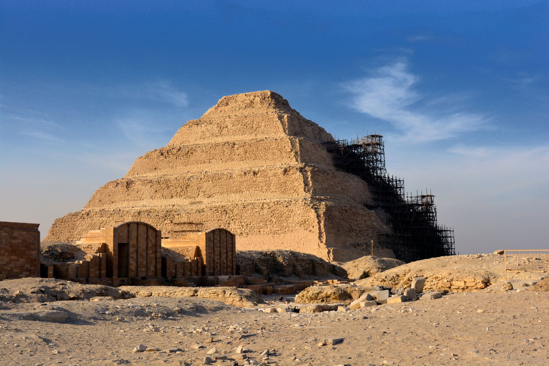 La pyramide à degrés de Djéser à Saqqarah (photo : Pexels).