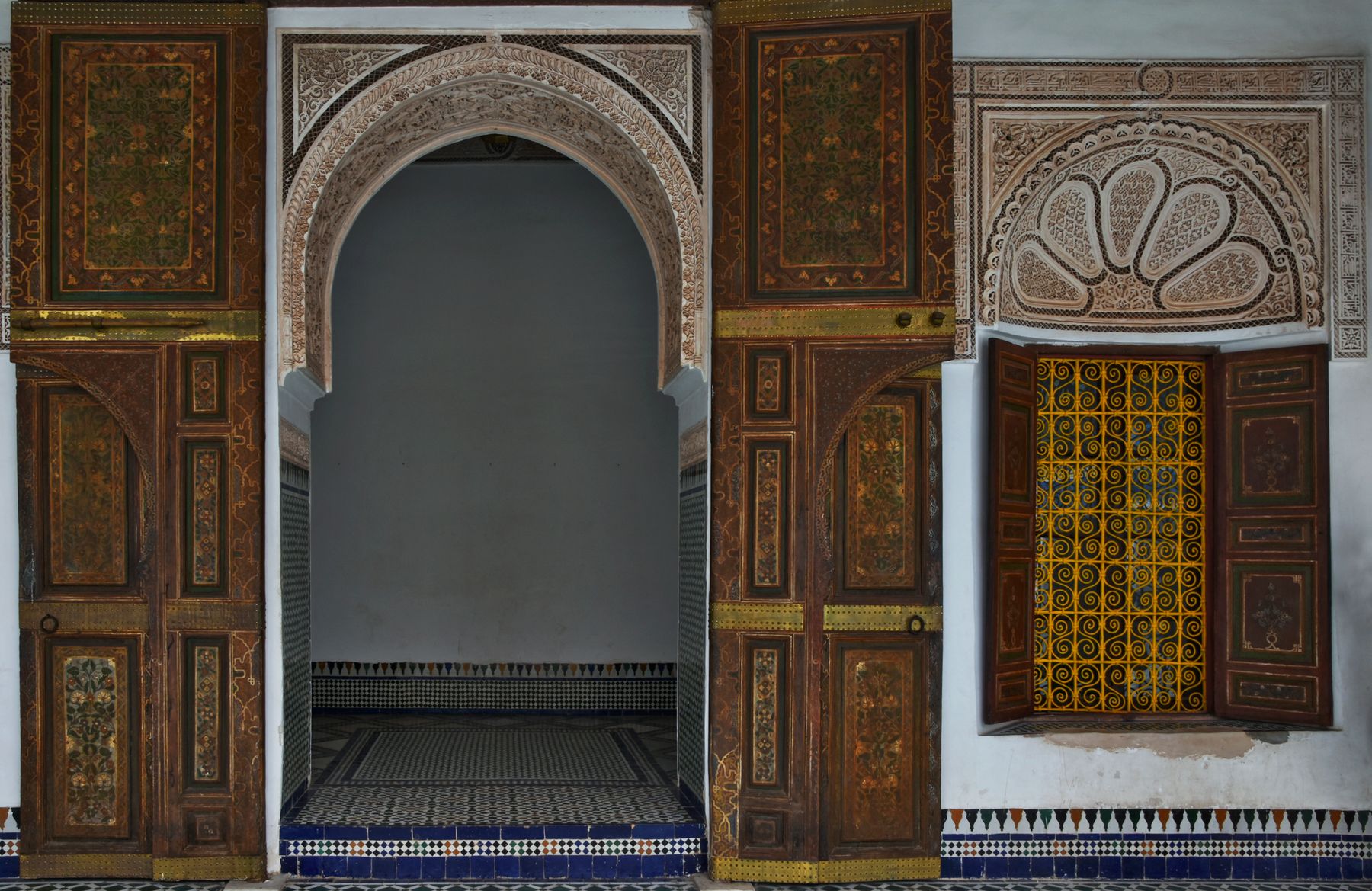 Zelliges, stucs et plafonds de cèdre du plus raffiné des palais marrakchis (photo : Pexels).