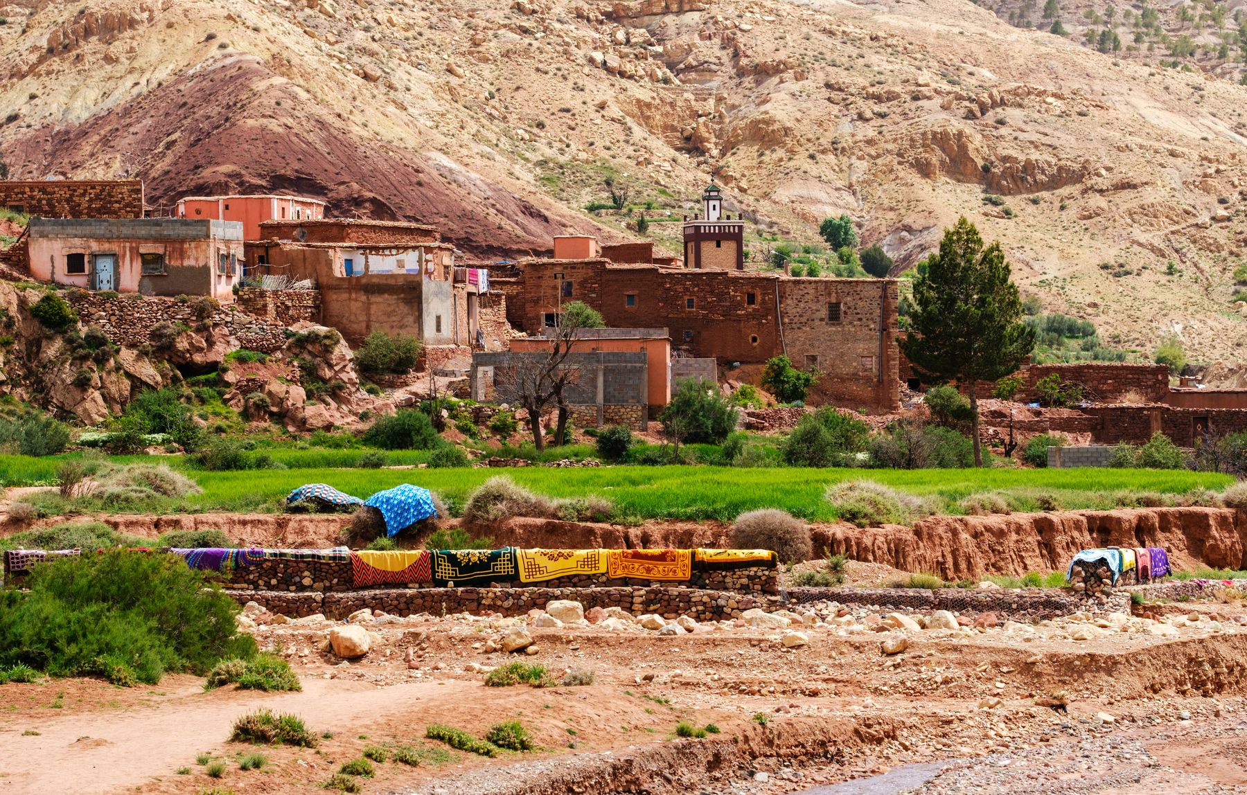 Villages berbères et sommets enneigés du Haut Atlas aux portes de la ville (photo : Pexels).