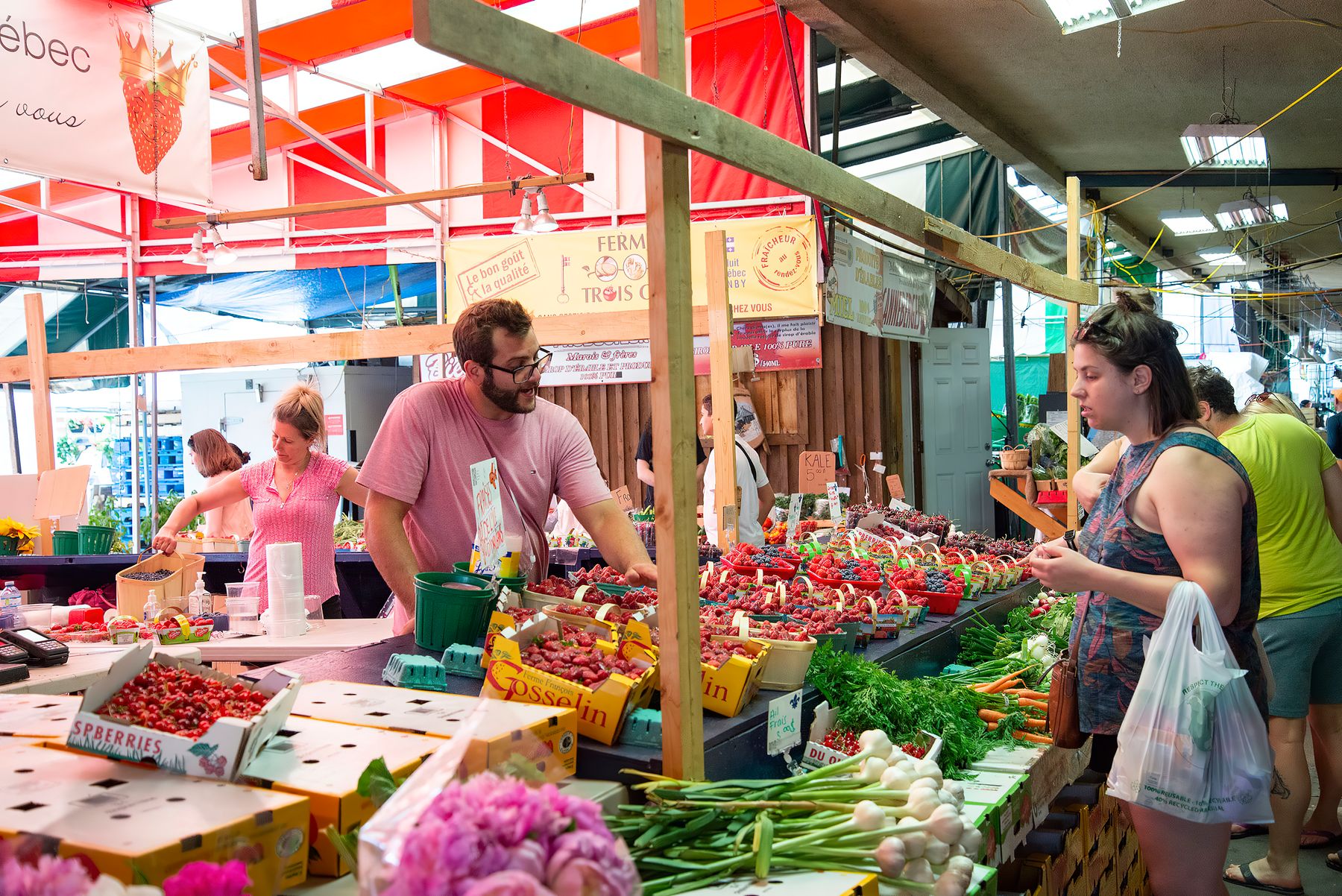Les étals de produits frais du marché Jean-Talon, dans la Petite-Italie (photo : Pexels).