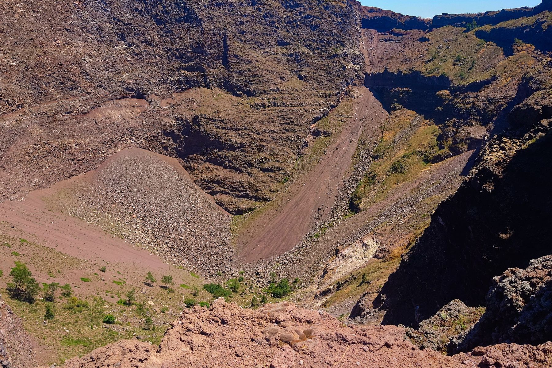 Le sentier du cratère domine tout le golfe de Naples (photo : Pexels).