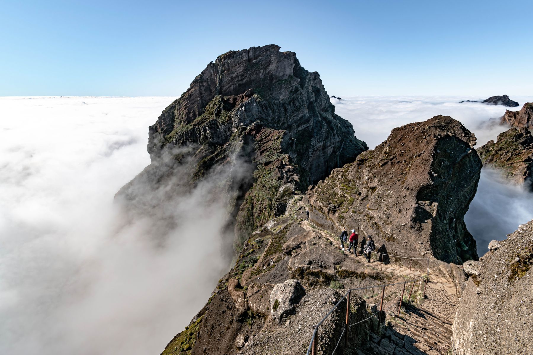 La mer de nuages vue depuis les crêtes du Pico do Areeiro (photo : Pexels).
