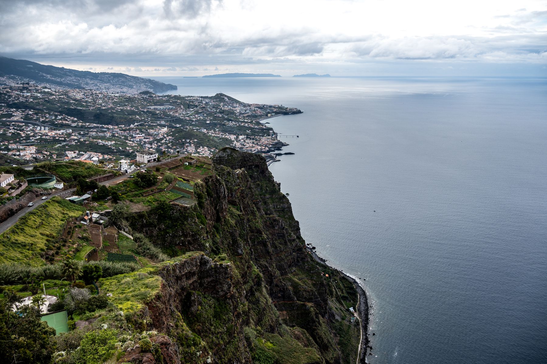La plateforme de verre du Cabo Girão suspendue au-dessus de l'océan (photo : Pexels).