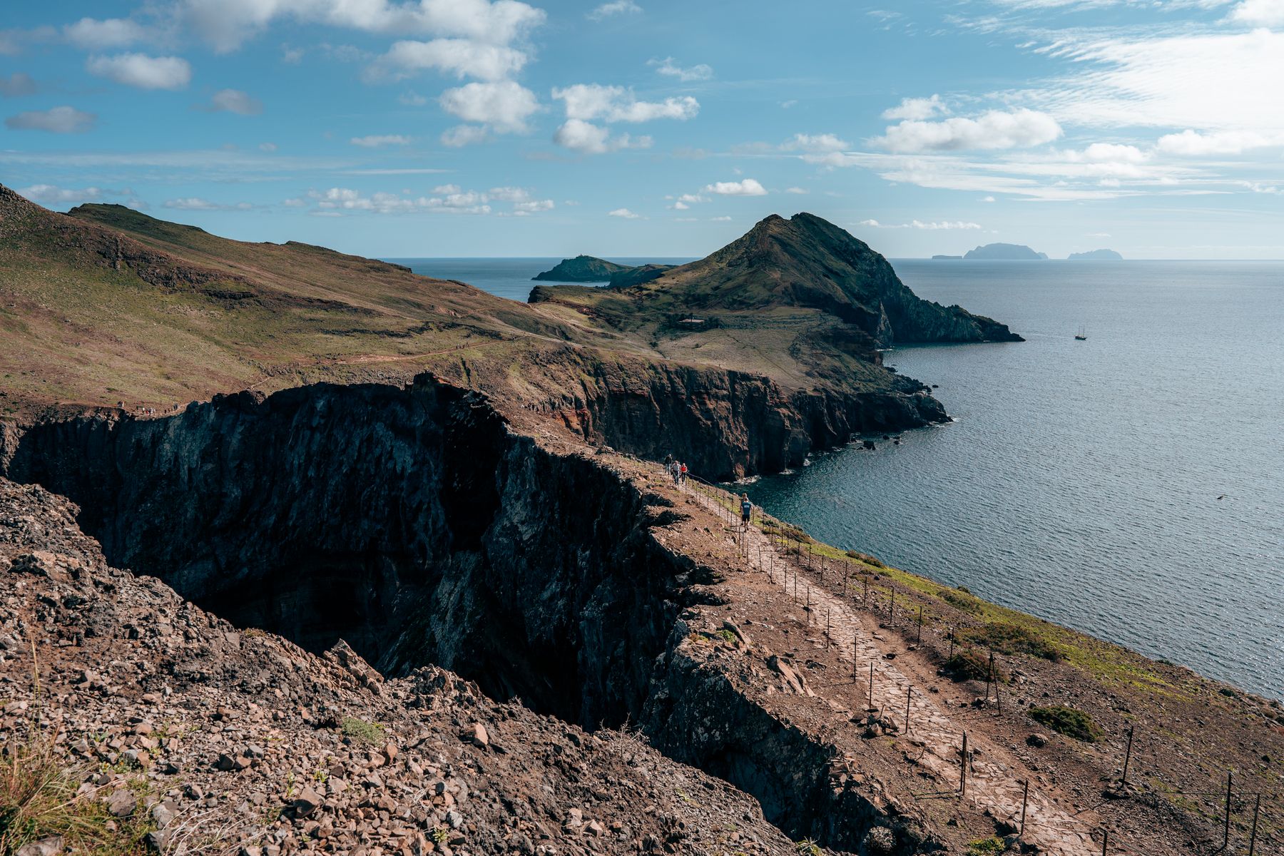Les falaises ocre et arides de la Ponta de São Lourenço (photo : Pexels).