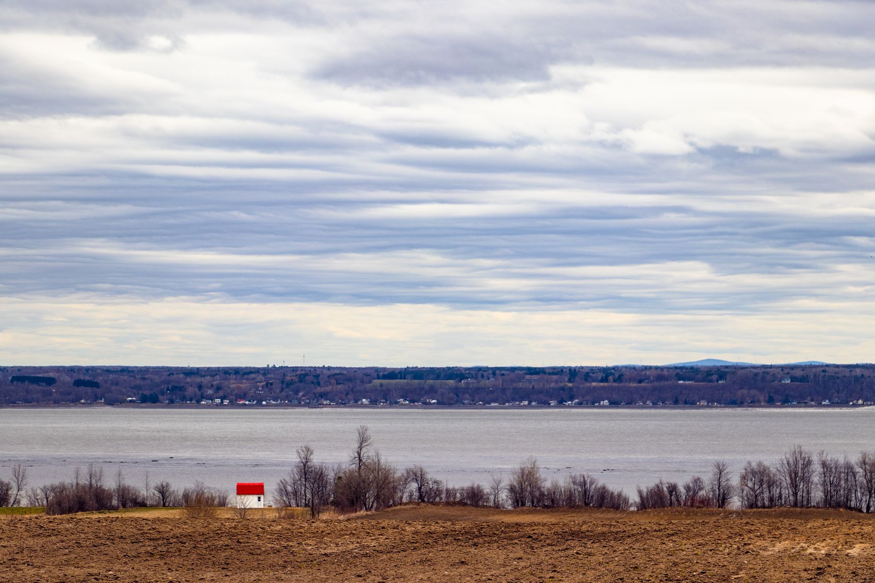 L'île d'Orléans aligne fermes, vergers et villages patrimoniaux le long du fleuve (photo : Pexels).