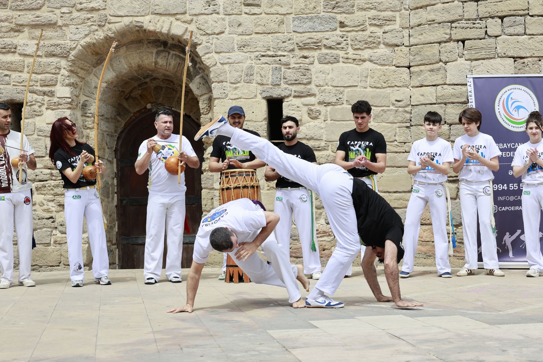 Une ronde de capoeira au son du berimbau dans les rues de Salvador (photo : Pexels).