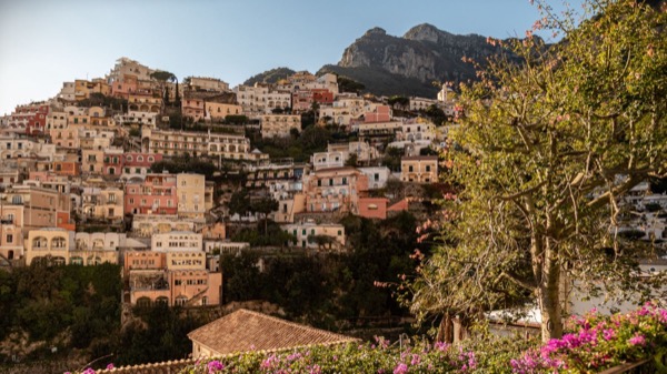 Le village vertical et la Spiaggia Grande